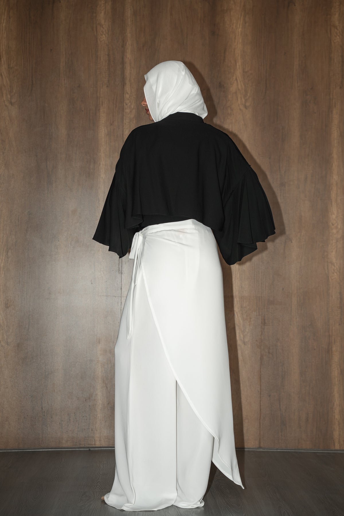 FEMININE AURA TOP/CAPE IN NOIRE