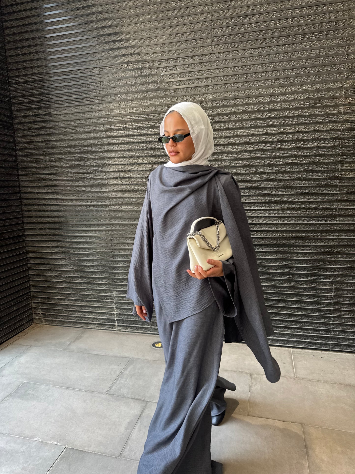 Head Turner Set in Grey