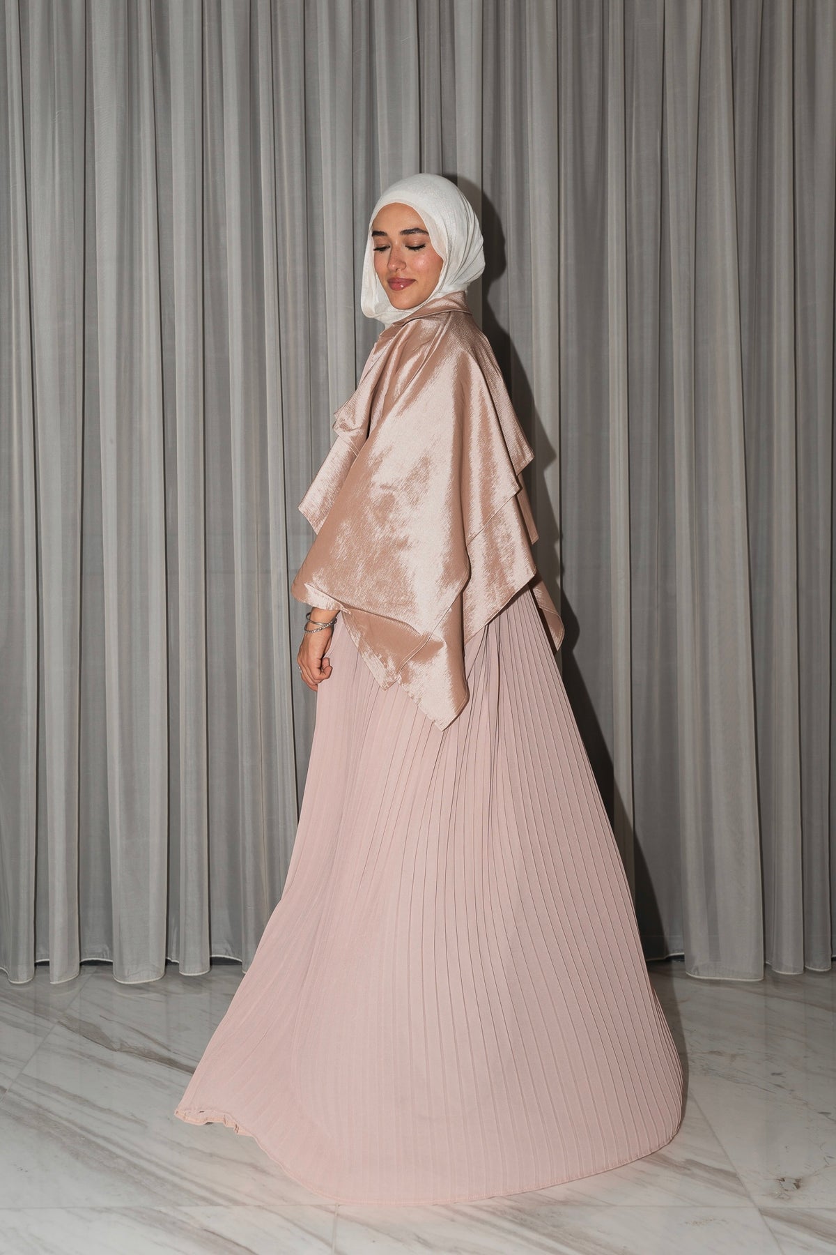 Layl Abaya in Rosé