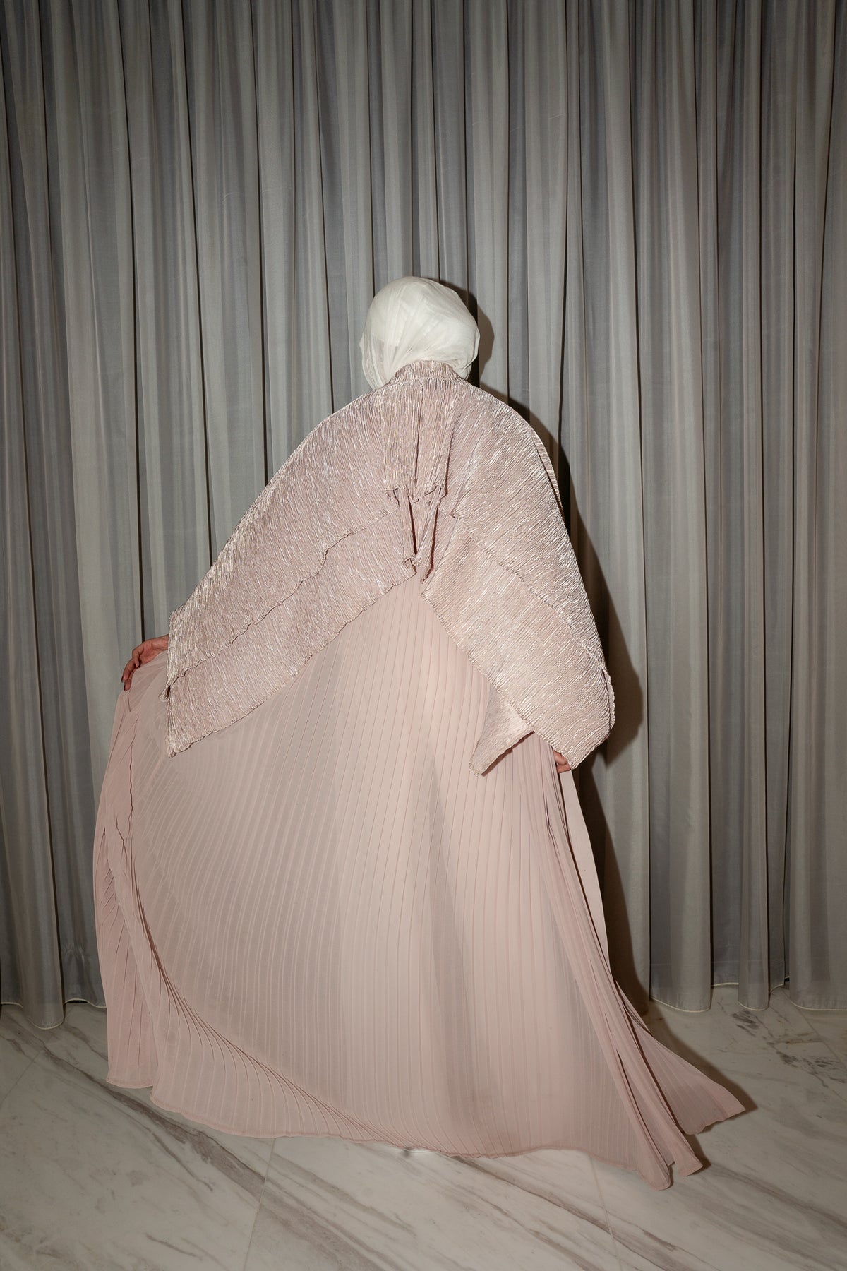 Layl Abaya in Pleated Pearly Pink