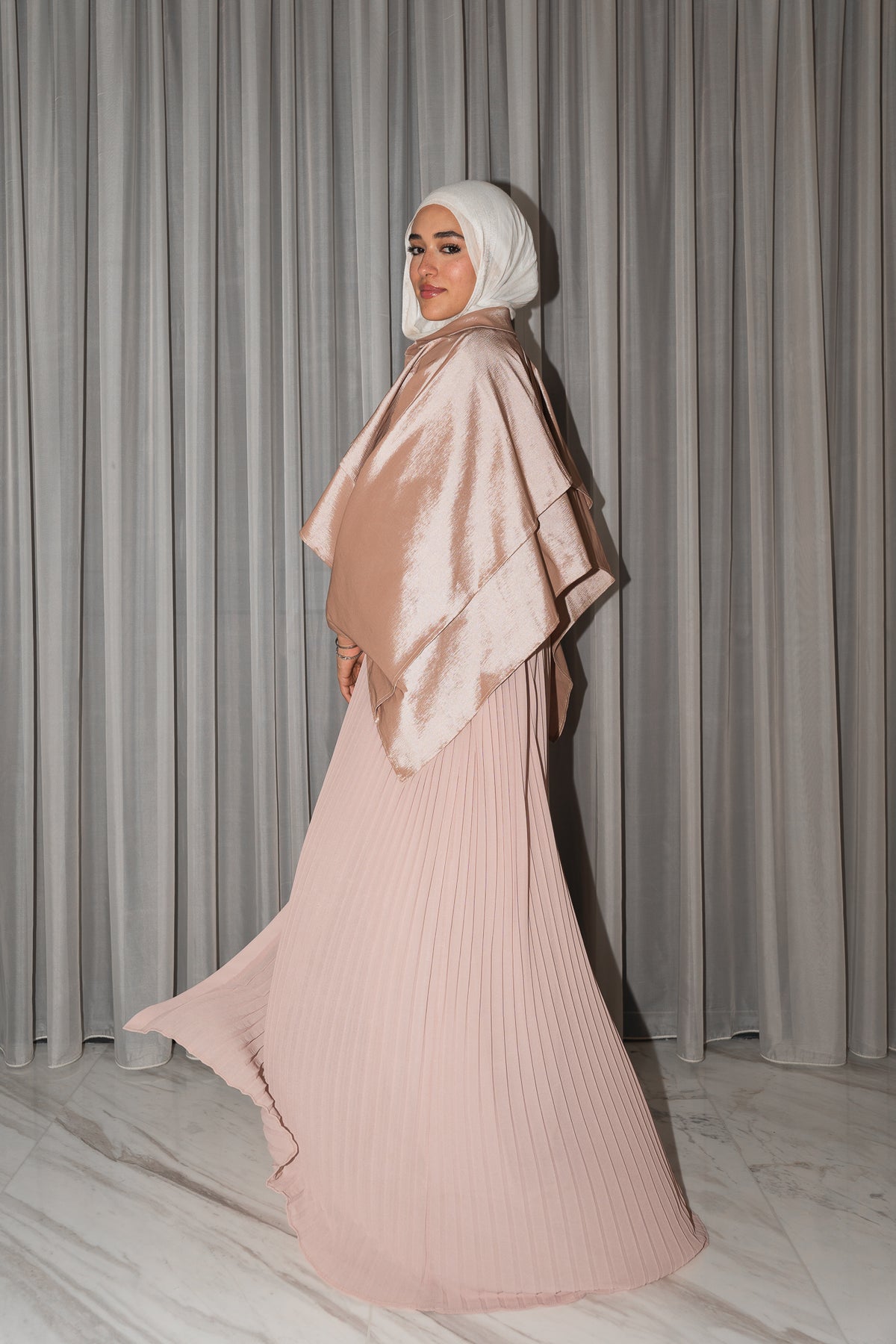 Layl Abaya in Rosé