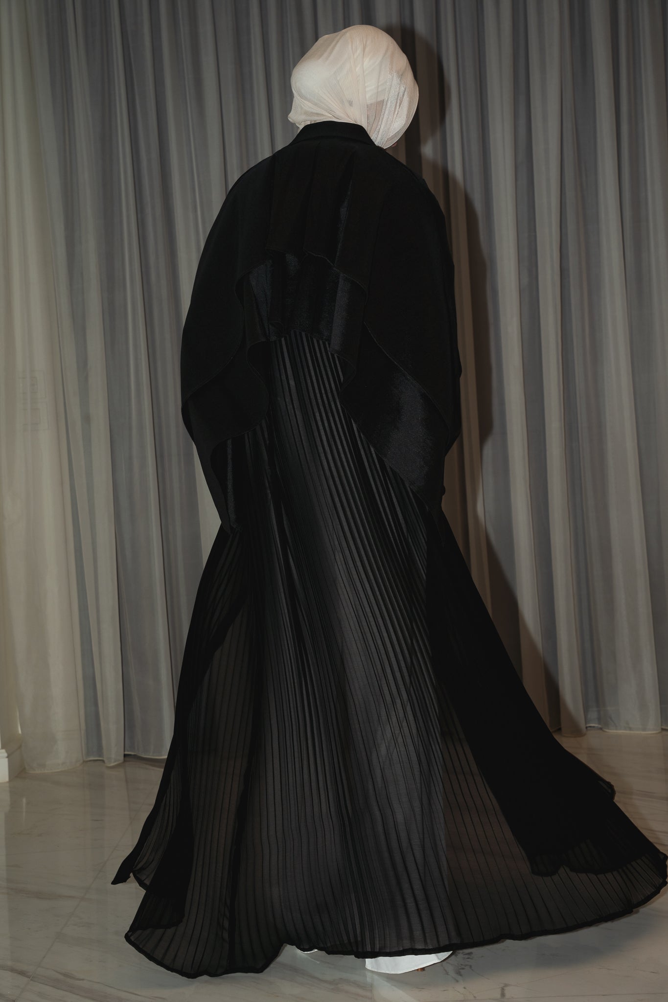 Layl Abaya in Black