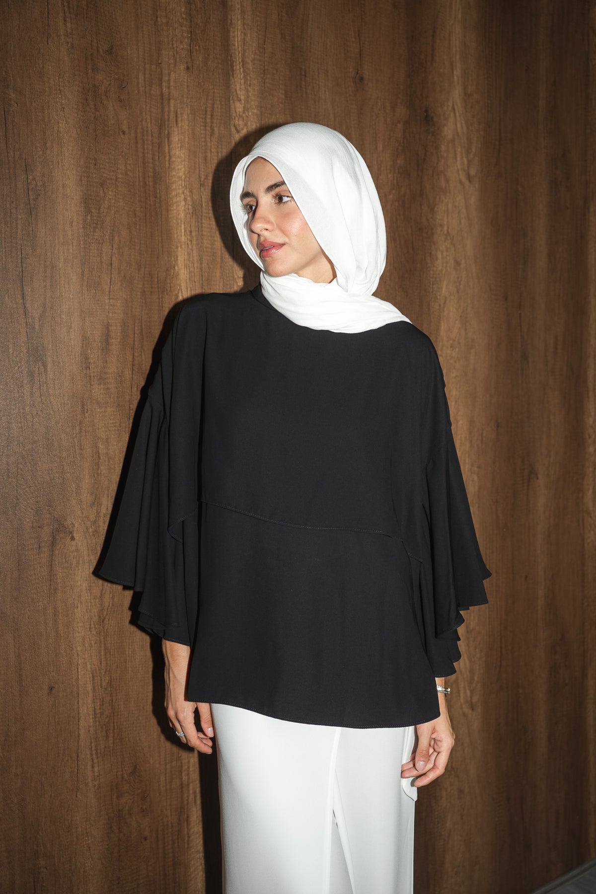 FEMININE AURA TOP/CAPE IN NOIRE