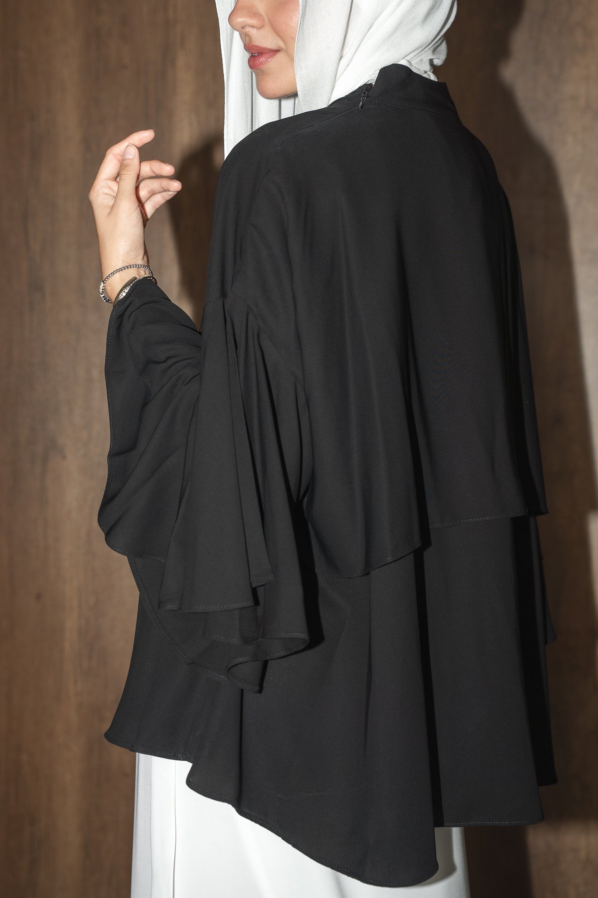 FEMININE AURA TOP/CAPE IN NOIRE