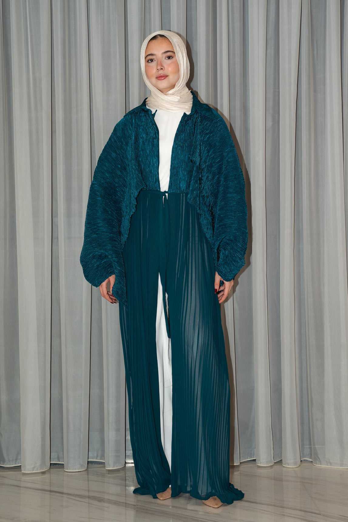 Layl Abaya in Pleated Teal