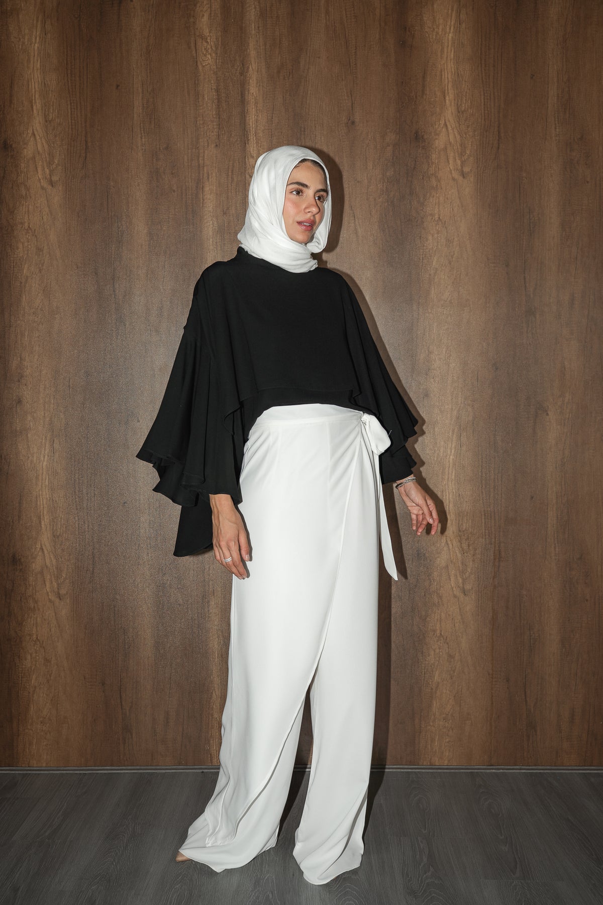 FEMININE AURA TOP/CAPE IN NOIRE