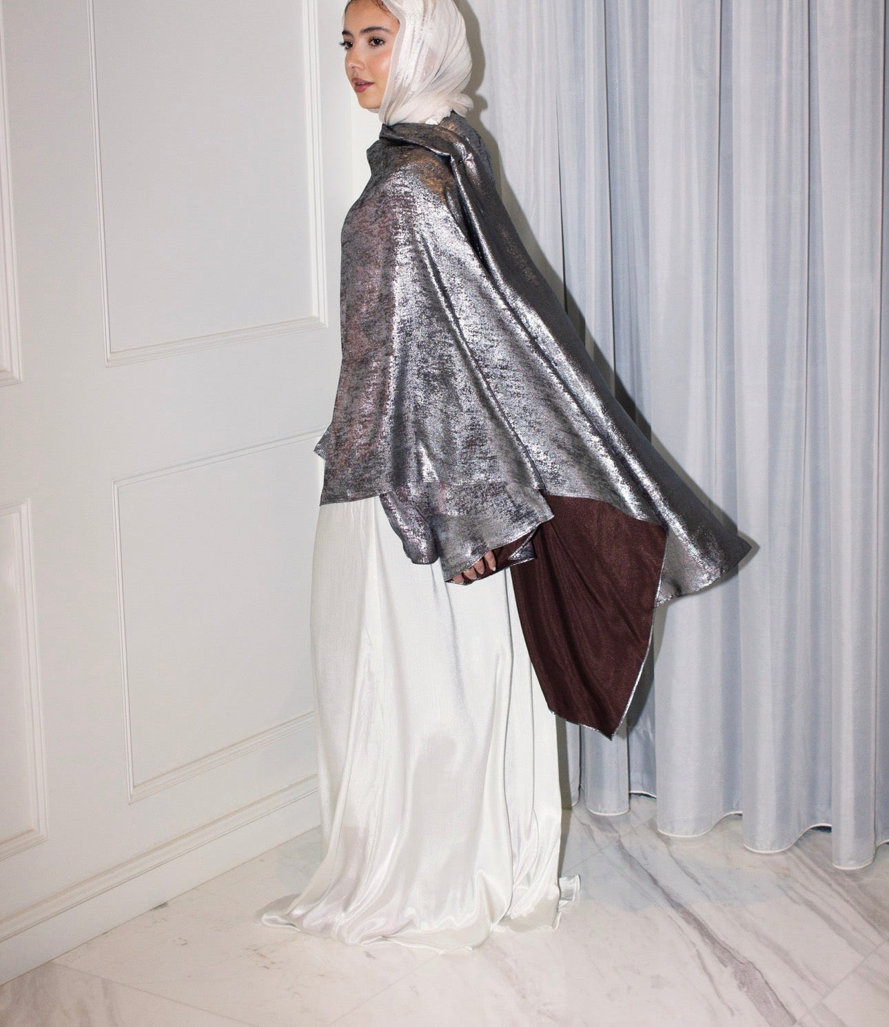 Head Turner Top in SilverxEspresso