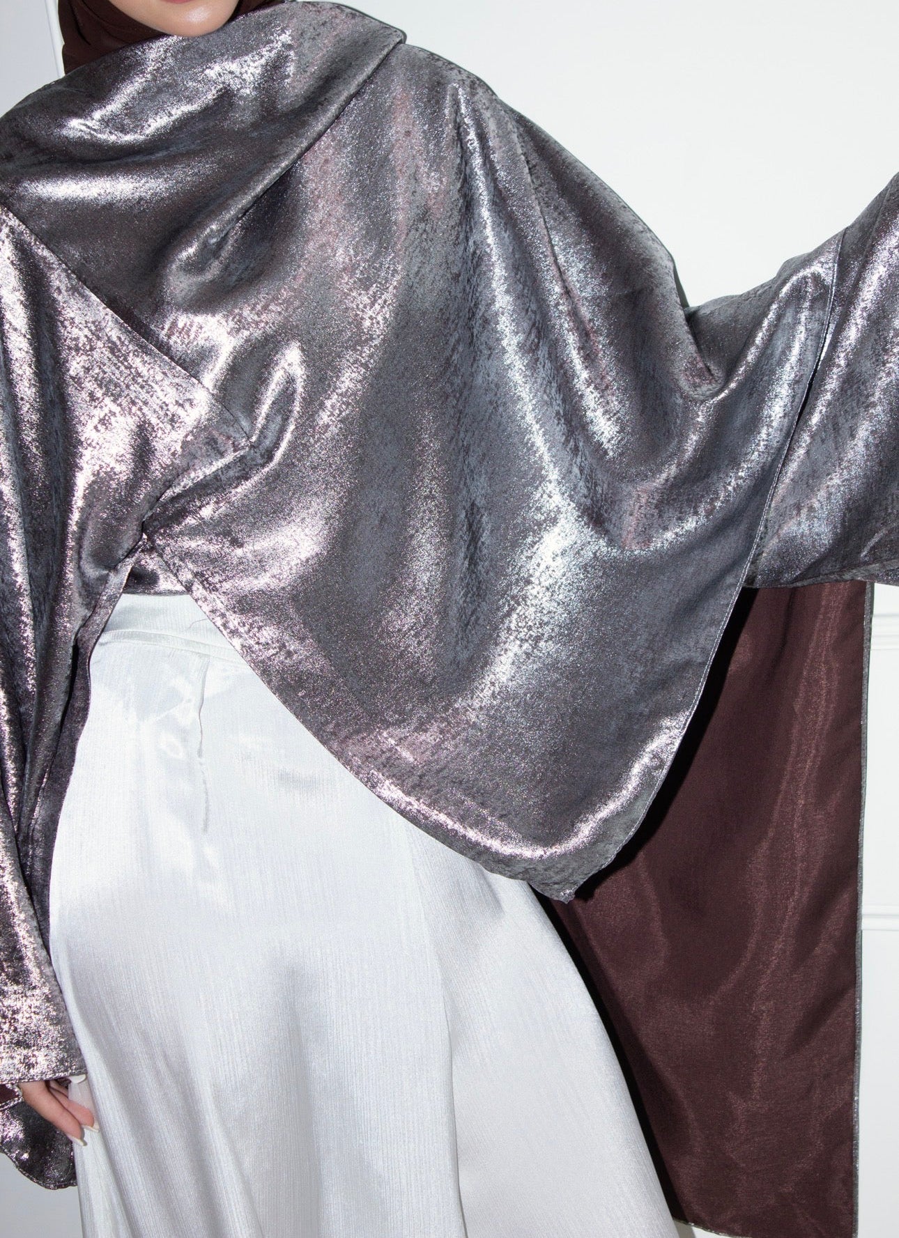 Head Turner Top in SilverxEspresso