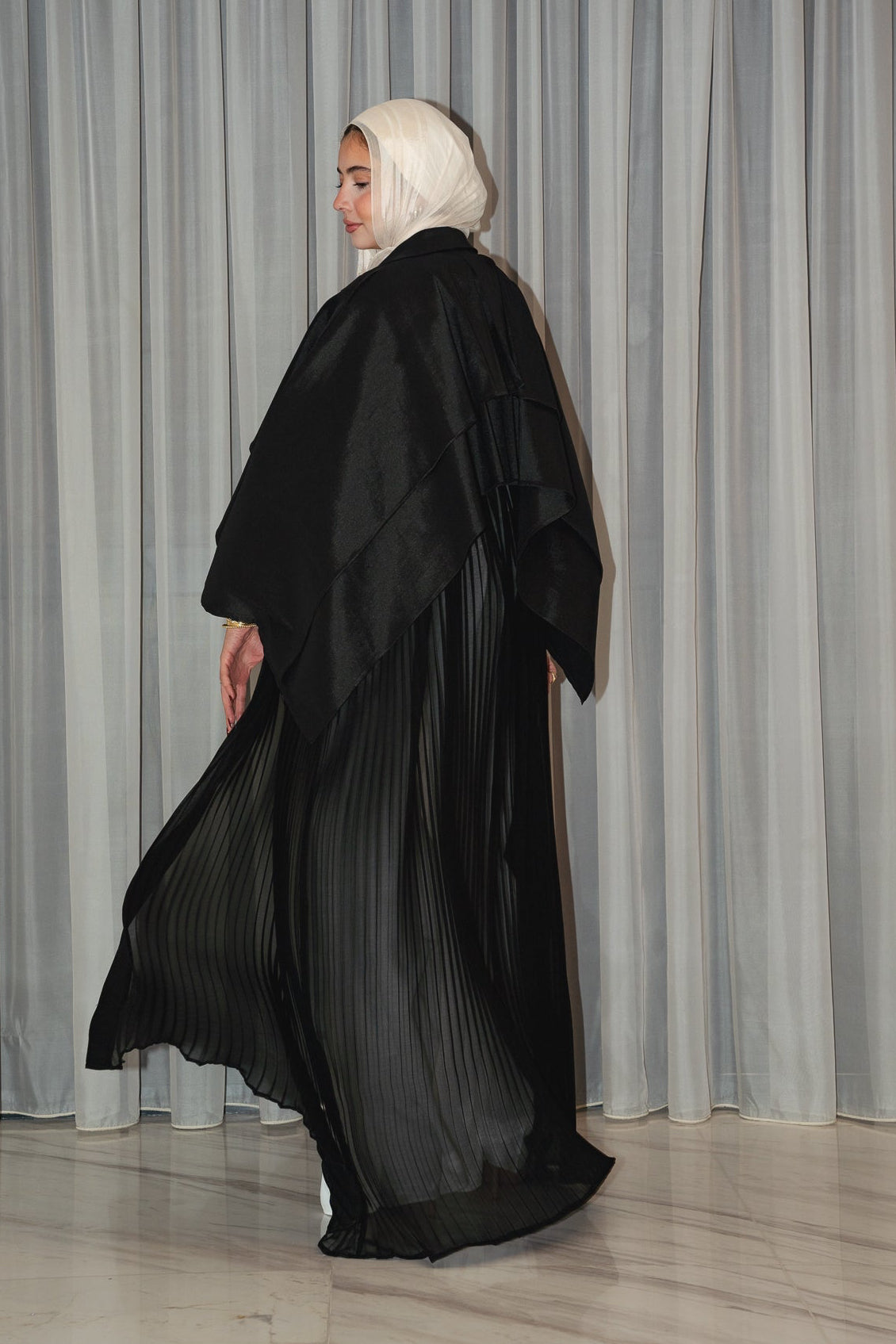 Layl Abaya in Black