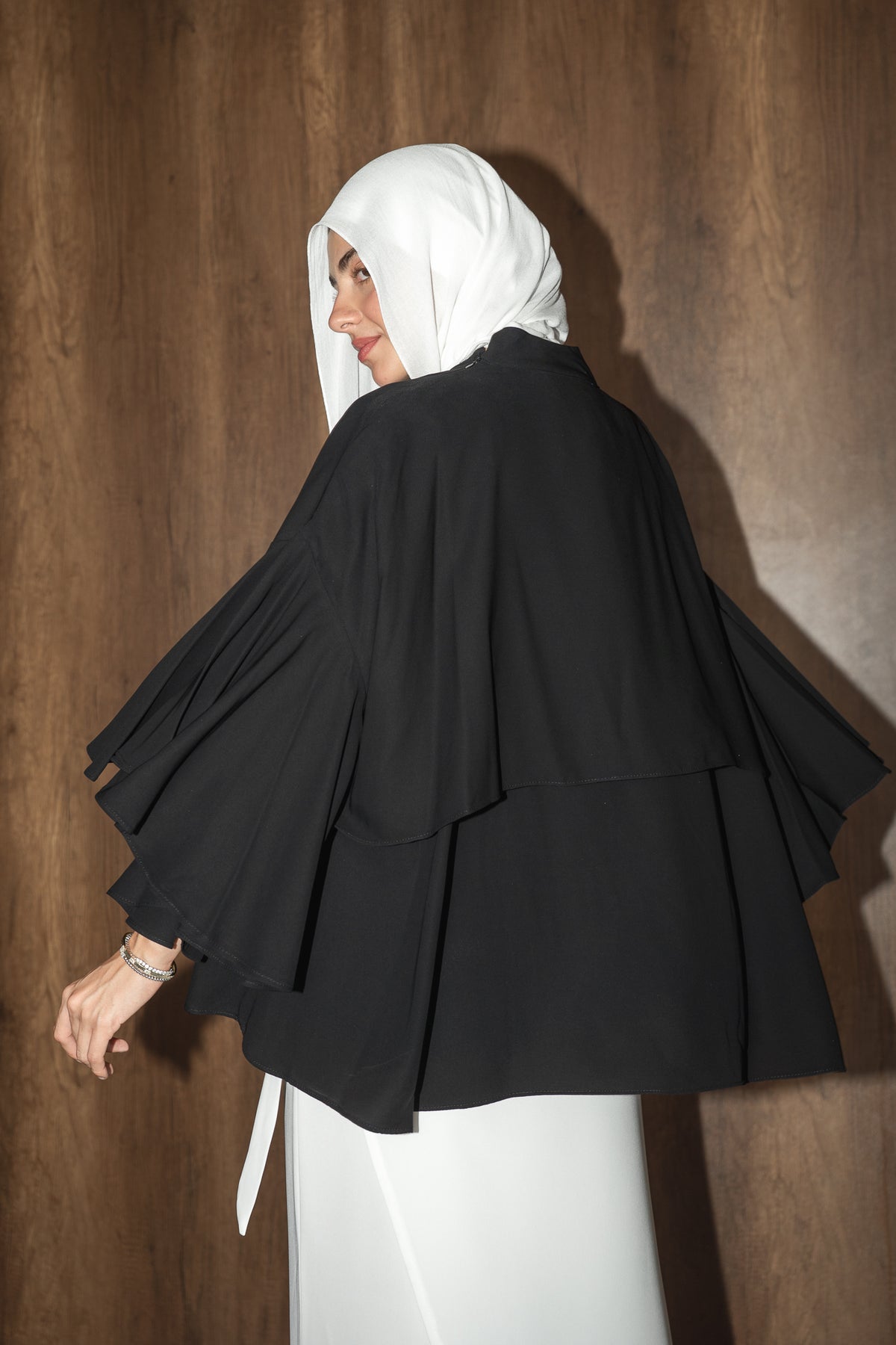 FEMININE AURA TOP/CAPE IN NOIRE
