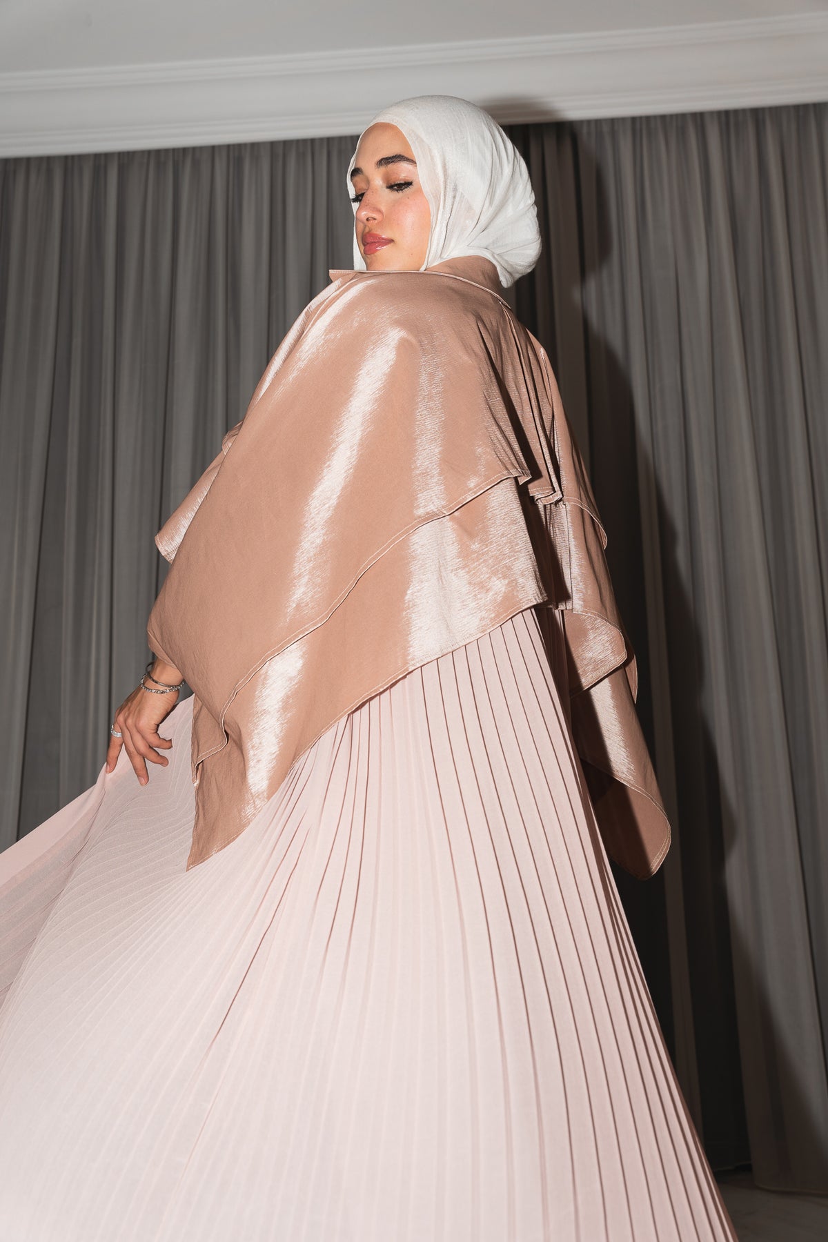 Layl Abaya in Rosé