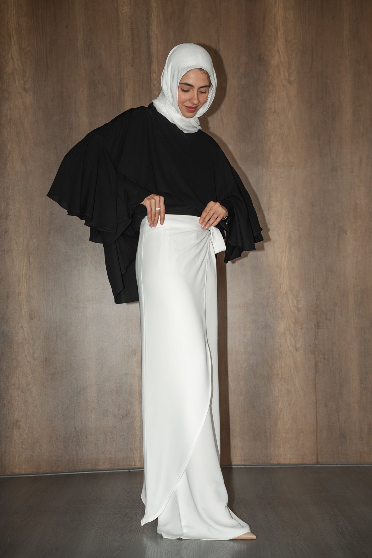 FEMININE AURA TOP/CAPE IN NOIRE