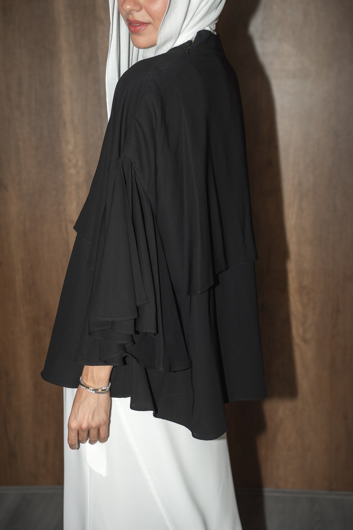 FEMININE AURA TOP/CAPE IN NOIRE