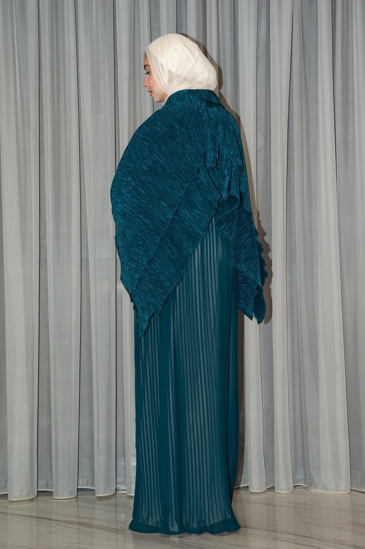 Layl Abaya in Pleated Teal