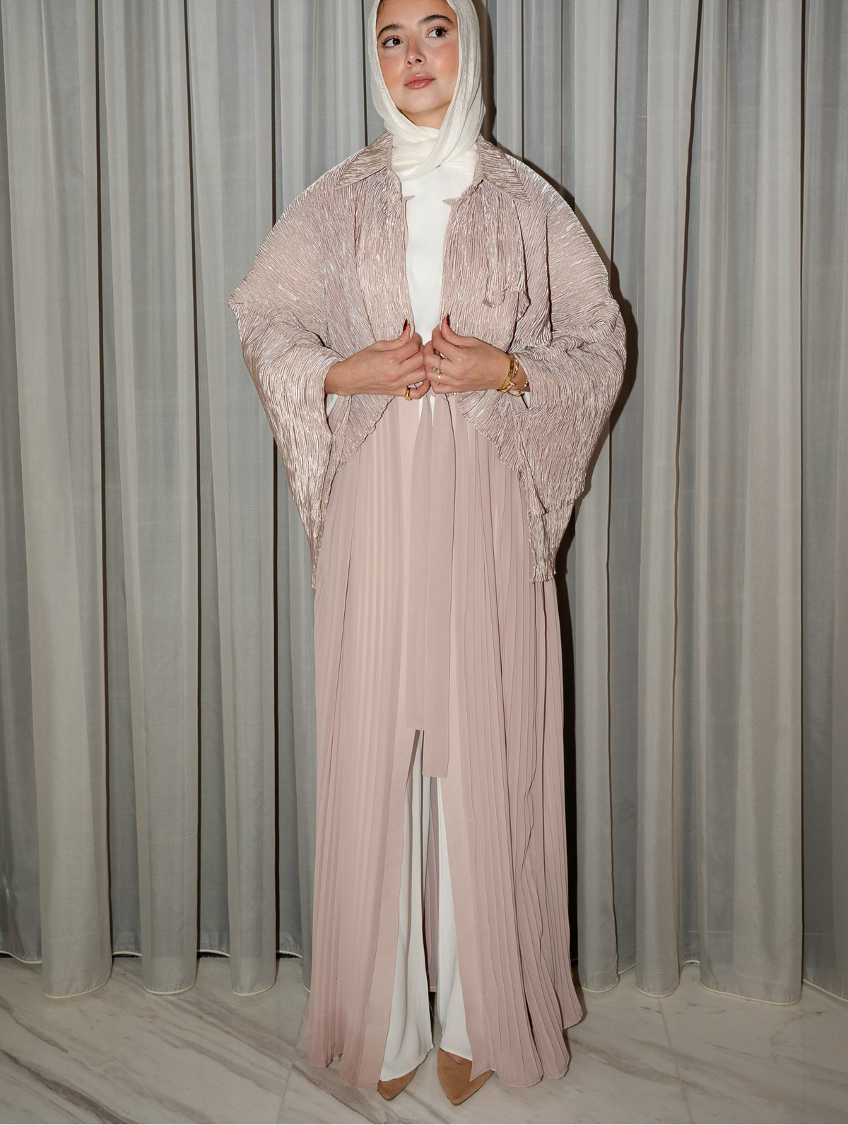 Layl Abaya in Pleated Pearly Pink