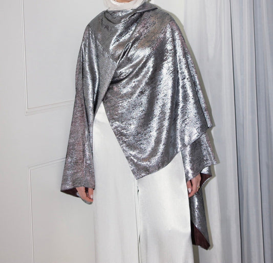 Head Turner Top in SilverxEspresso