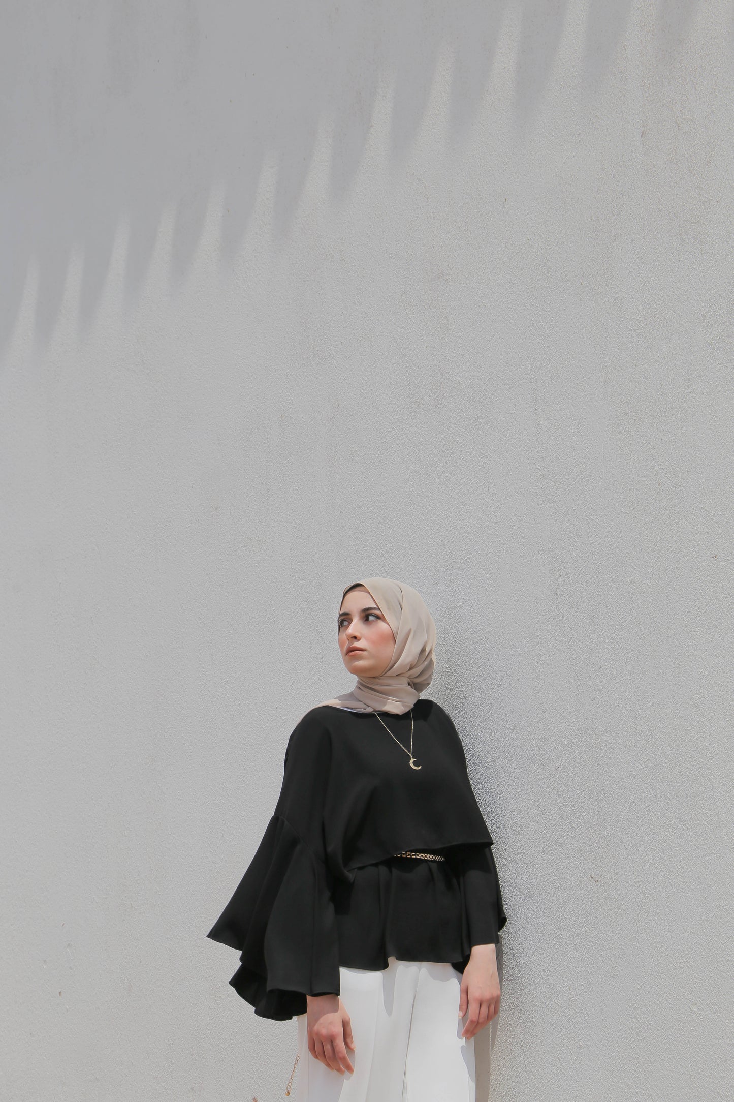 FEMININE AURA TOP/CAPE IN NOIRE