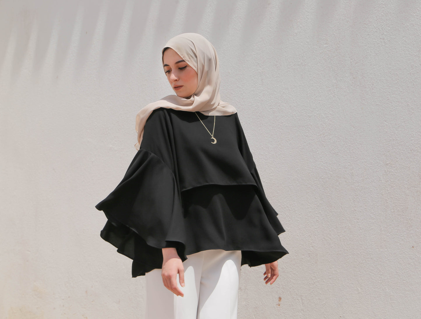 FEMININE AURA TOP/CAPE IN NOIRE