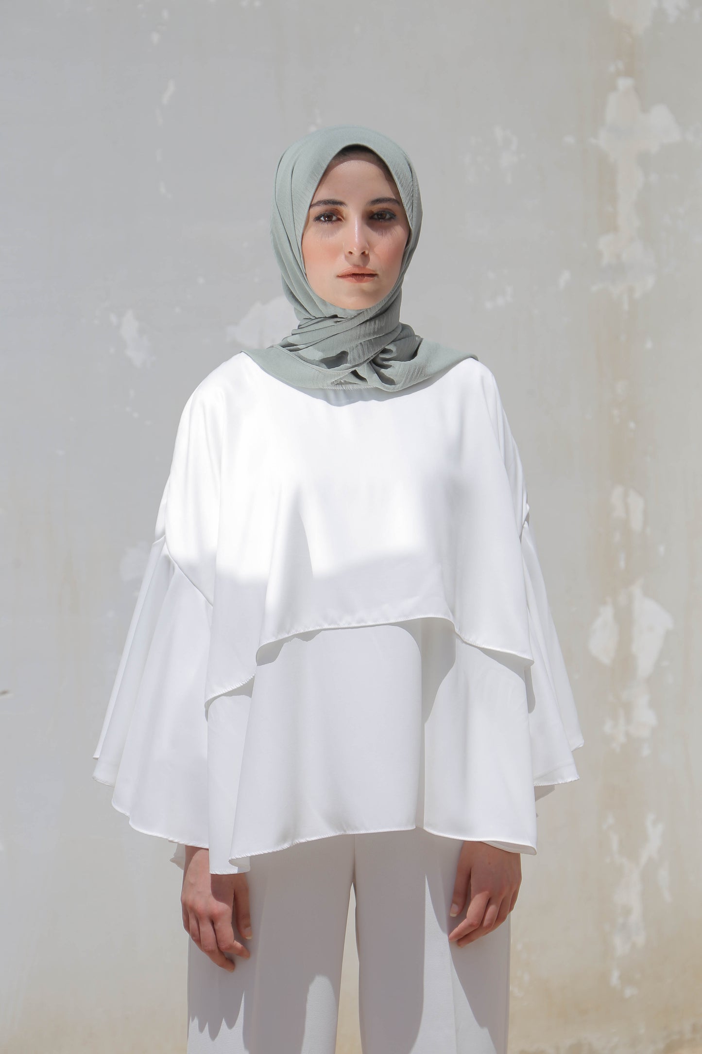 FEMININE AURA TOP/CAPE IN OFF-WHITE