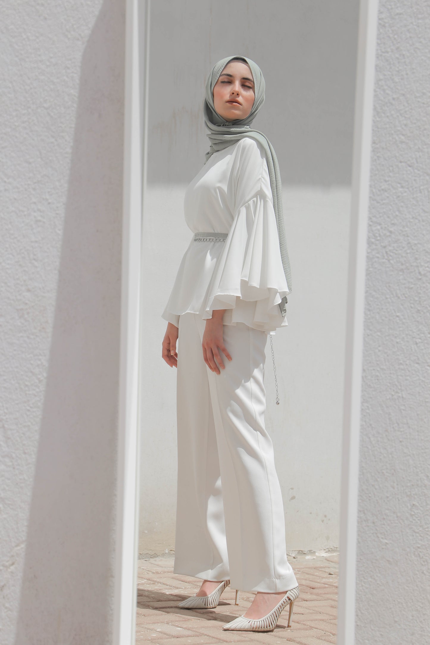 FEMININE AURA TOP/CAPE IN OFF-WHITE