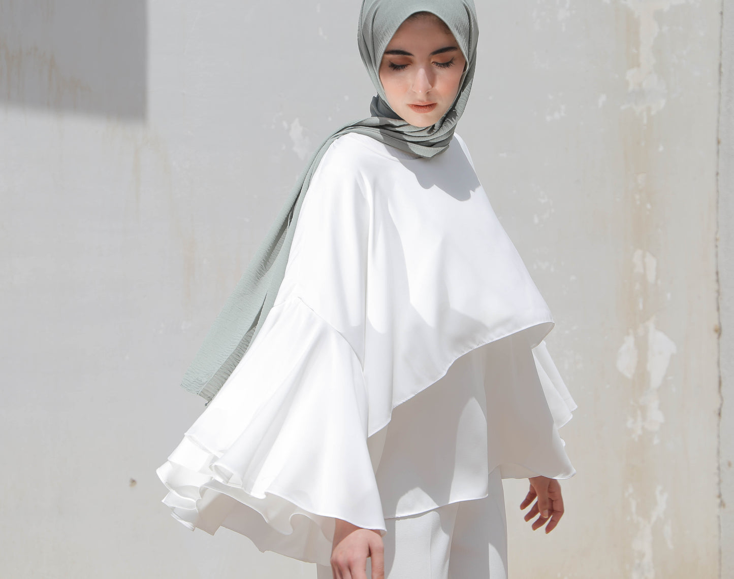 FEMININE AURA TOP/CAPE IN OFF-WHITE