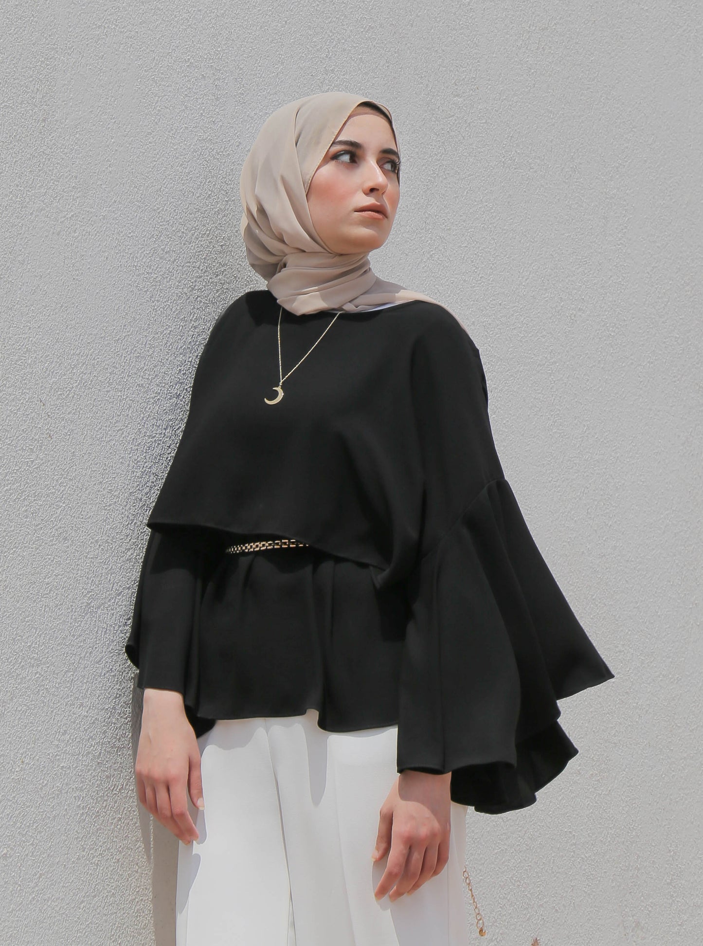 FEMININE AURA TOP/CAPE IN NOIRE